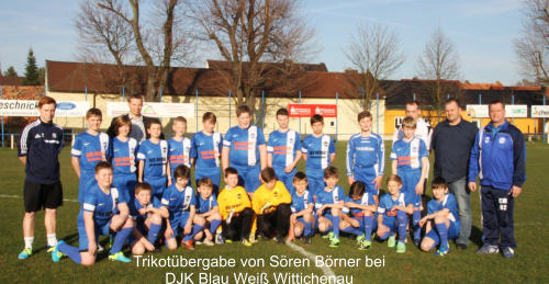 Trikotbergabe von Sren Brner bei DJK Blau Wei Wittichenau